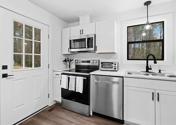 8 Minutes To Unc - Outdoor Deck - Washer And Dryer