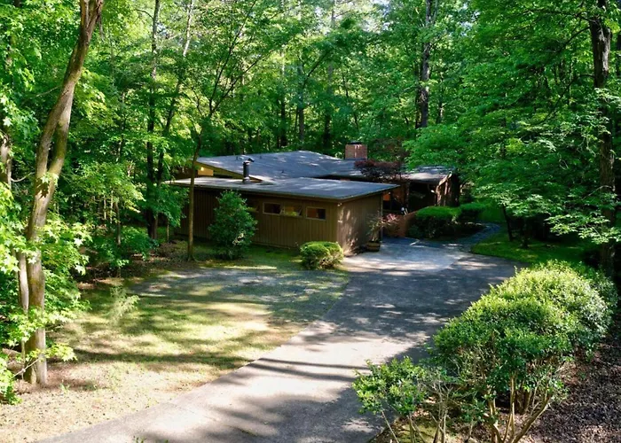 Mid-Century Gem Creekside King Beds Near Unc